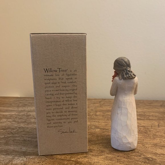 SUSAN LORDI DEMDACO WILLOW TREE FIGURINE SURROUNDED BY LOVE - Picture 2 of 3